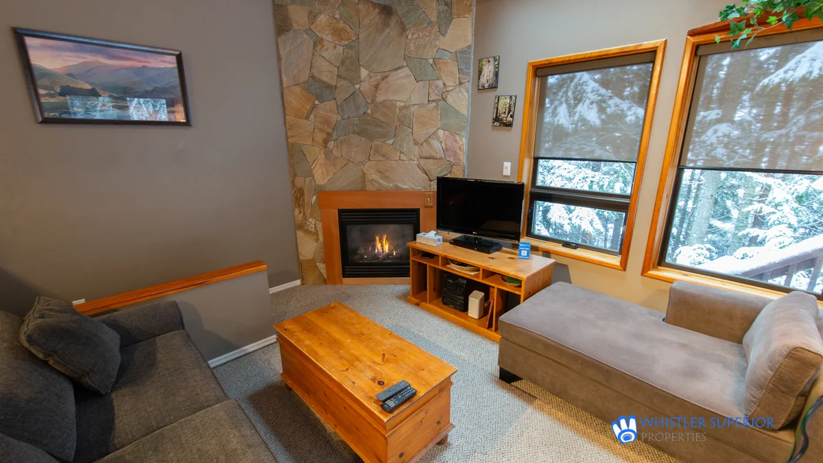 Livingroom with gas fireplace