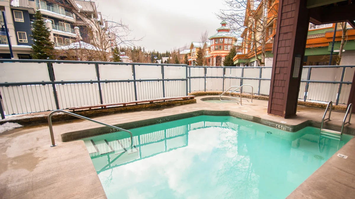 Common area dip pool