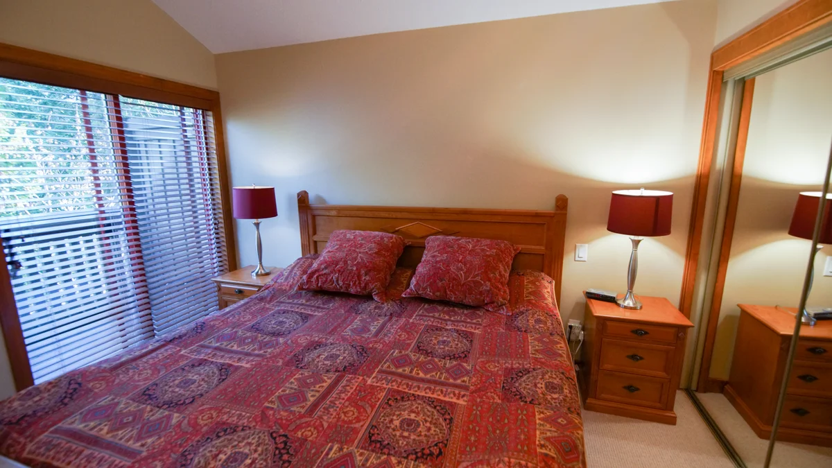 Masterbedroom with King bed