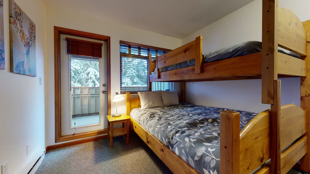 Second bedroom with bunk beds