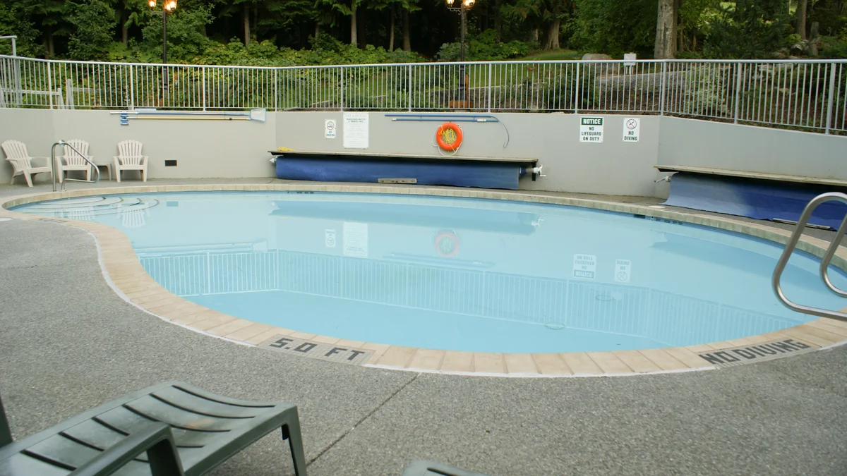 Woodrun outdoor swimming pool