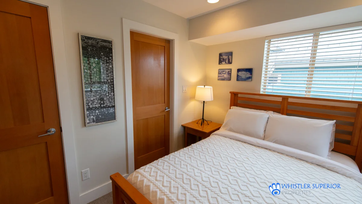 Master bedroom with Queen bed