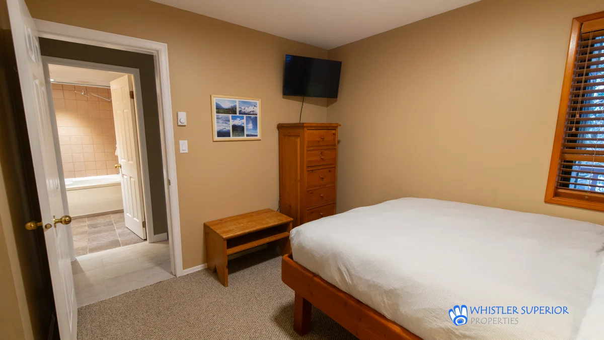 Bedroom with Queen sized bed