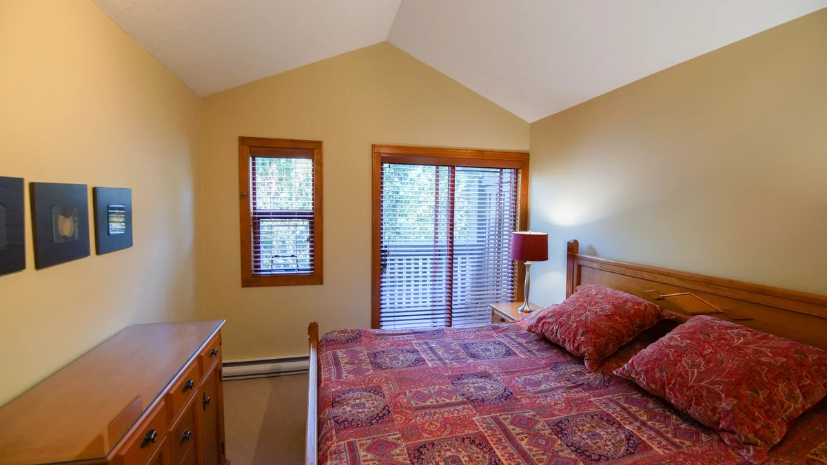 Masterbedroom with King bed