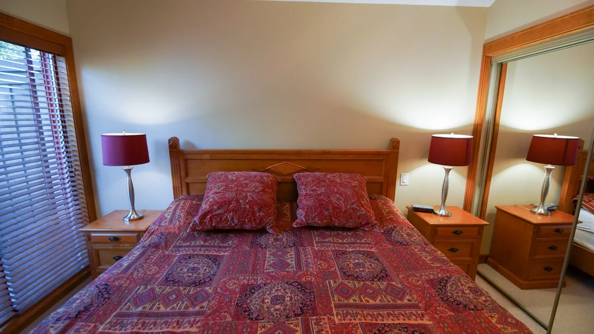 Masterbedroom with King bed